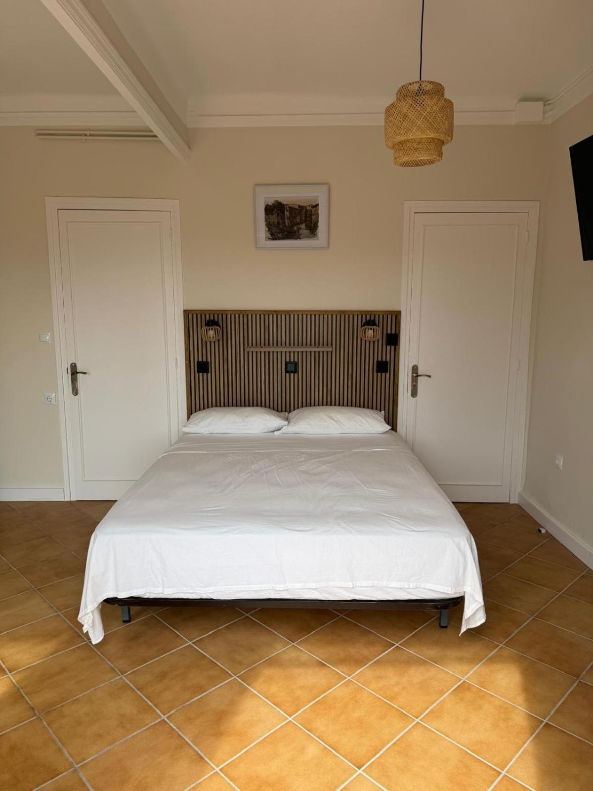 Hostal Restaurant Casa Comaulis La Vajol 外观 照片