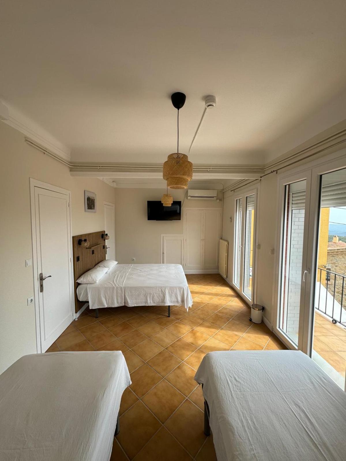 Hostal Restaurant Casa Comaulis La Vajol 外观 照片