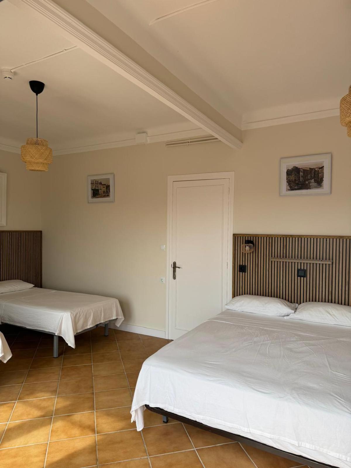 Hostal Restaurant Casa Comaulis La Vajol 外观 照片