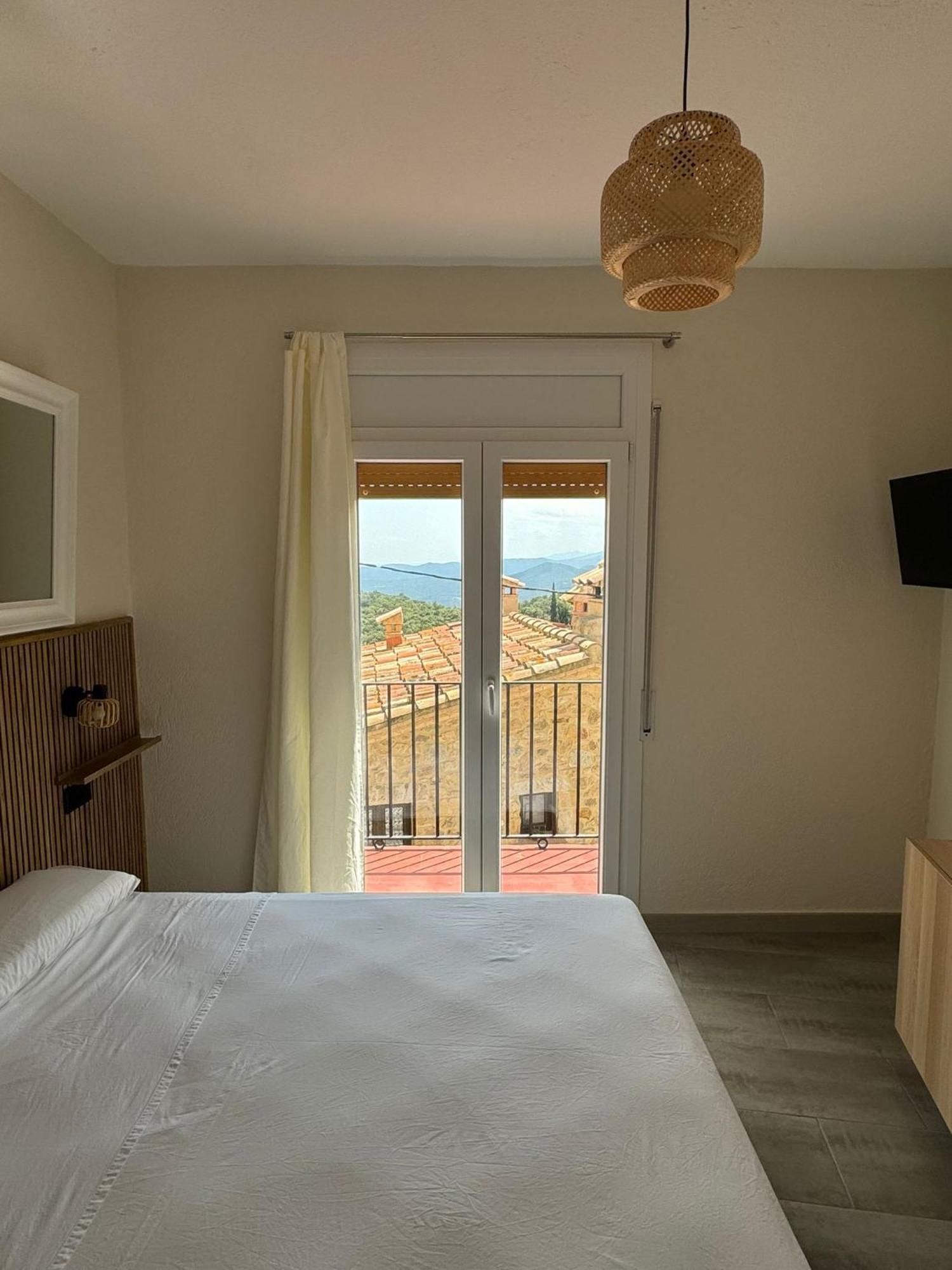 Hostal Restaurant Casa Comaulis La Vajol 外观 照片