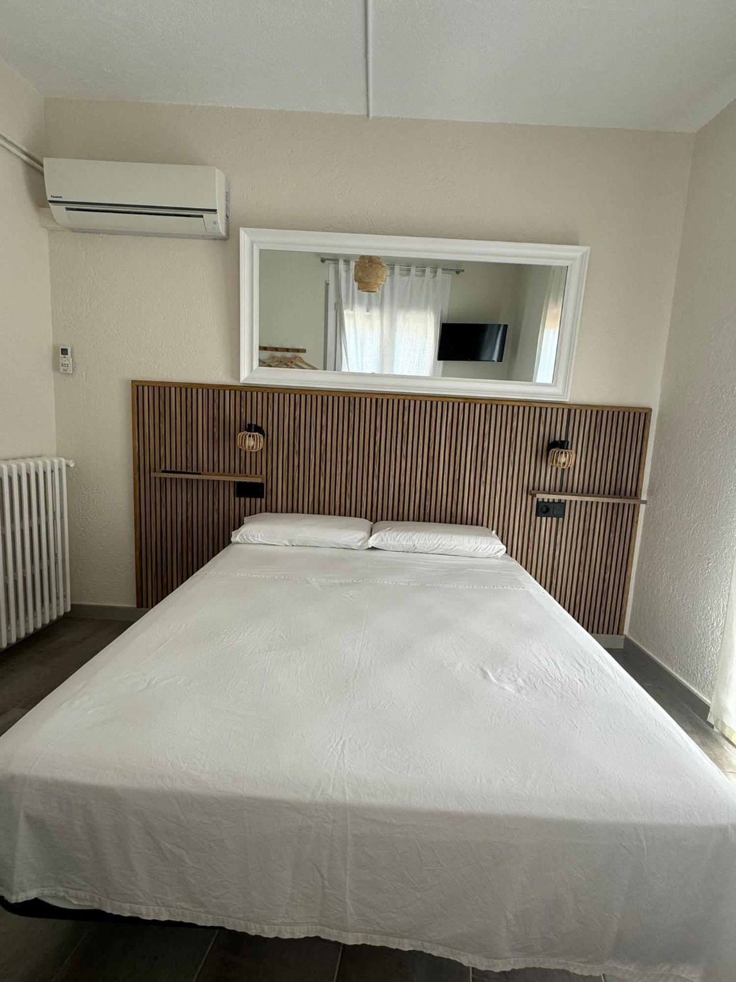 Hostal Restaurant Casa Comaulis La Vajol 外观 照片
