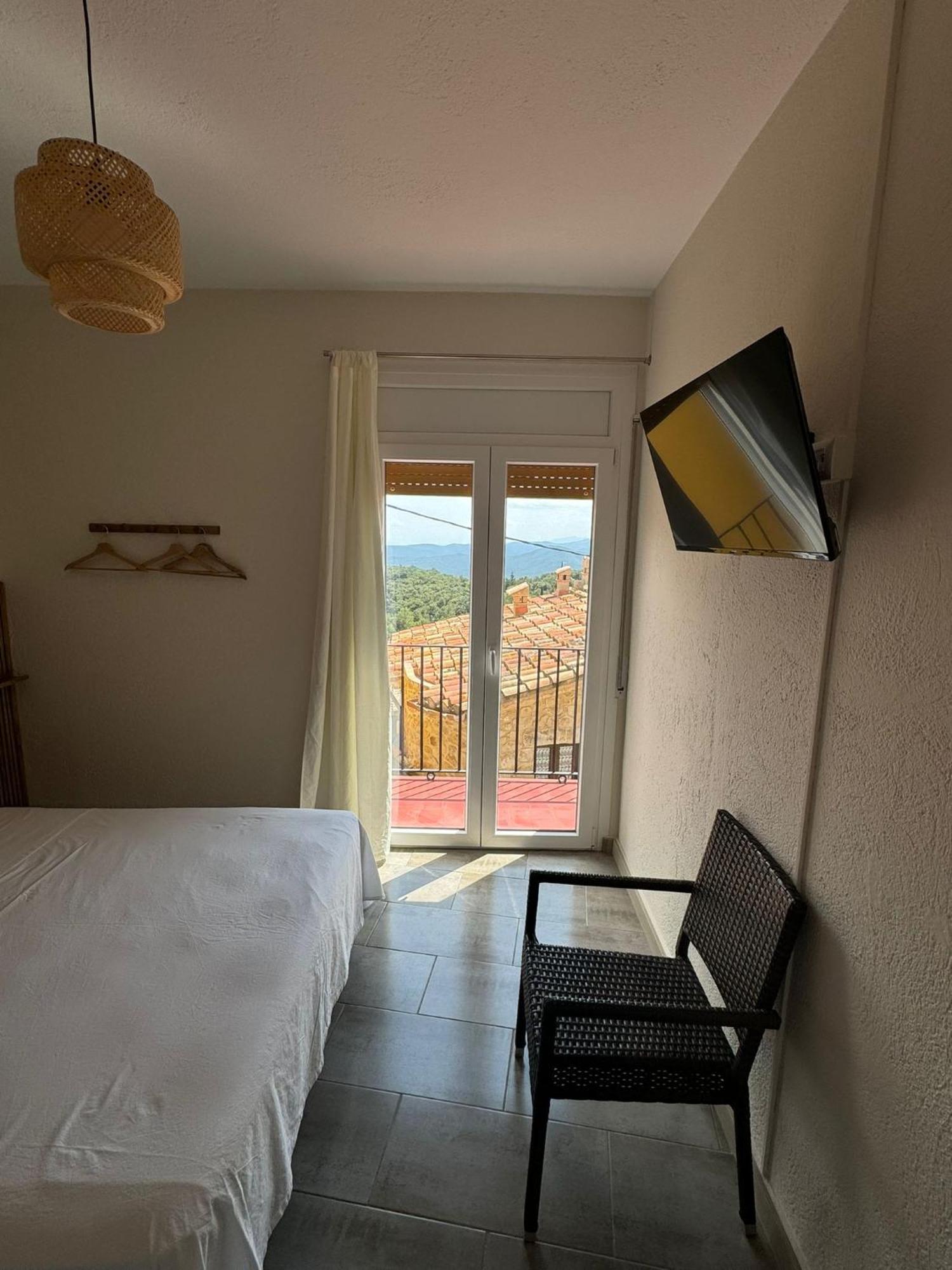 Hostal Restaurant Casa Comaulis La Vajol 外观 照片