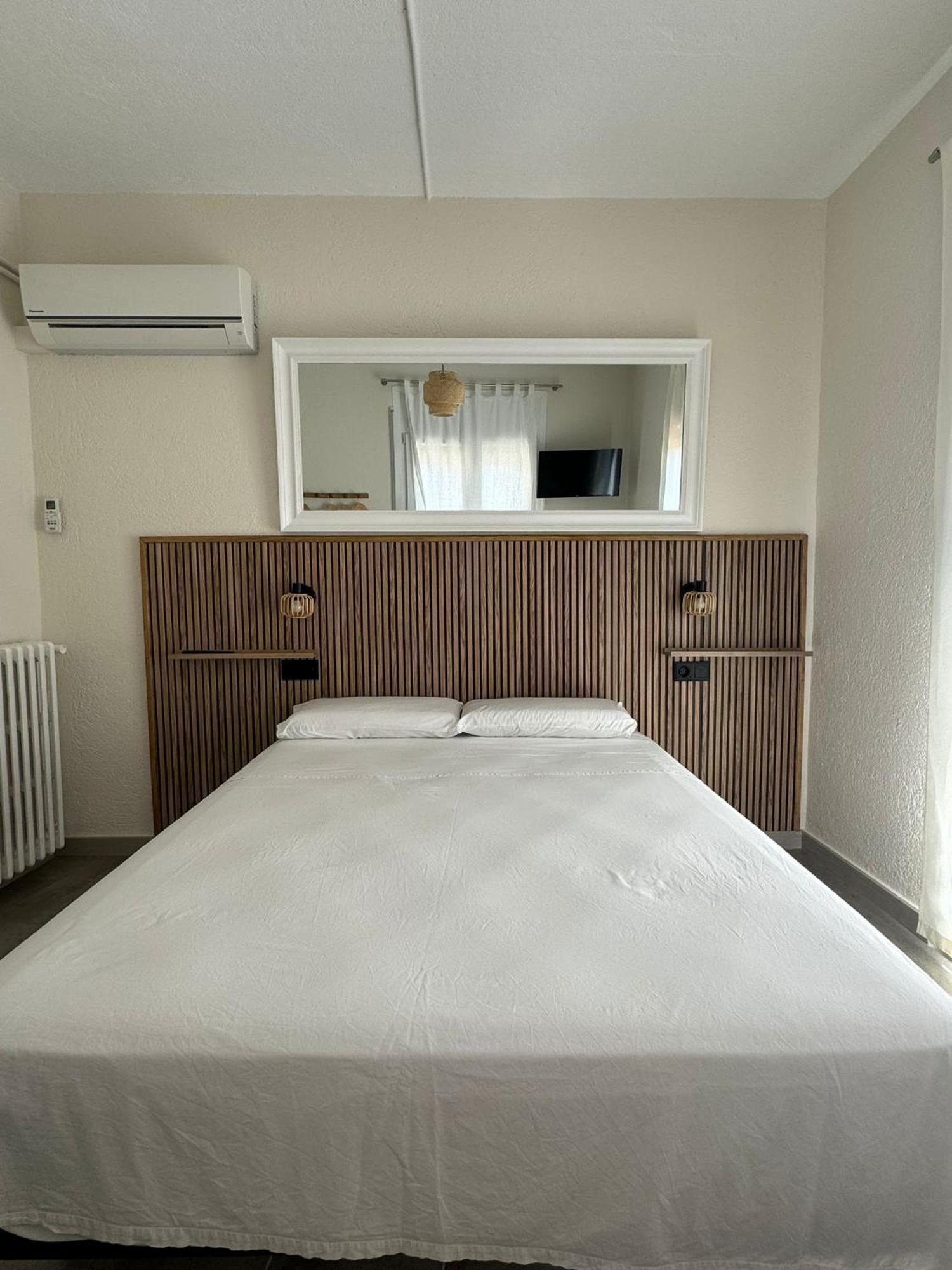 Hostal Restaurant Casa Comaulis La Vajol 外观 照片