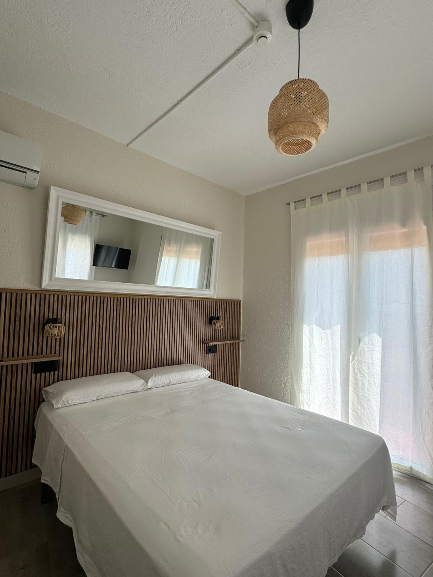 Hostal Restaurant Casa Comaulis La Vajol 外观 照片