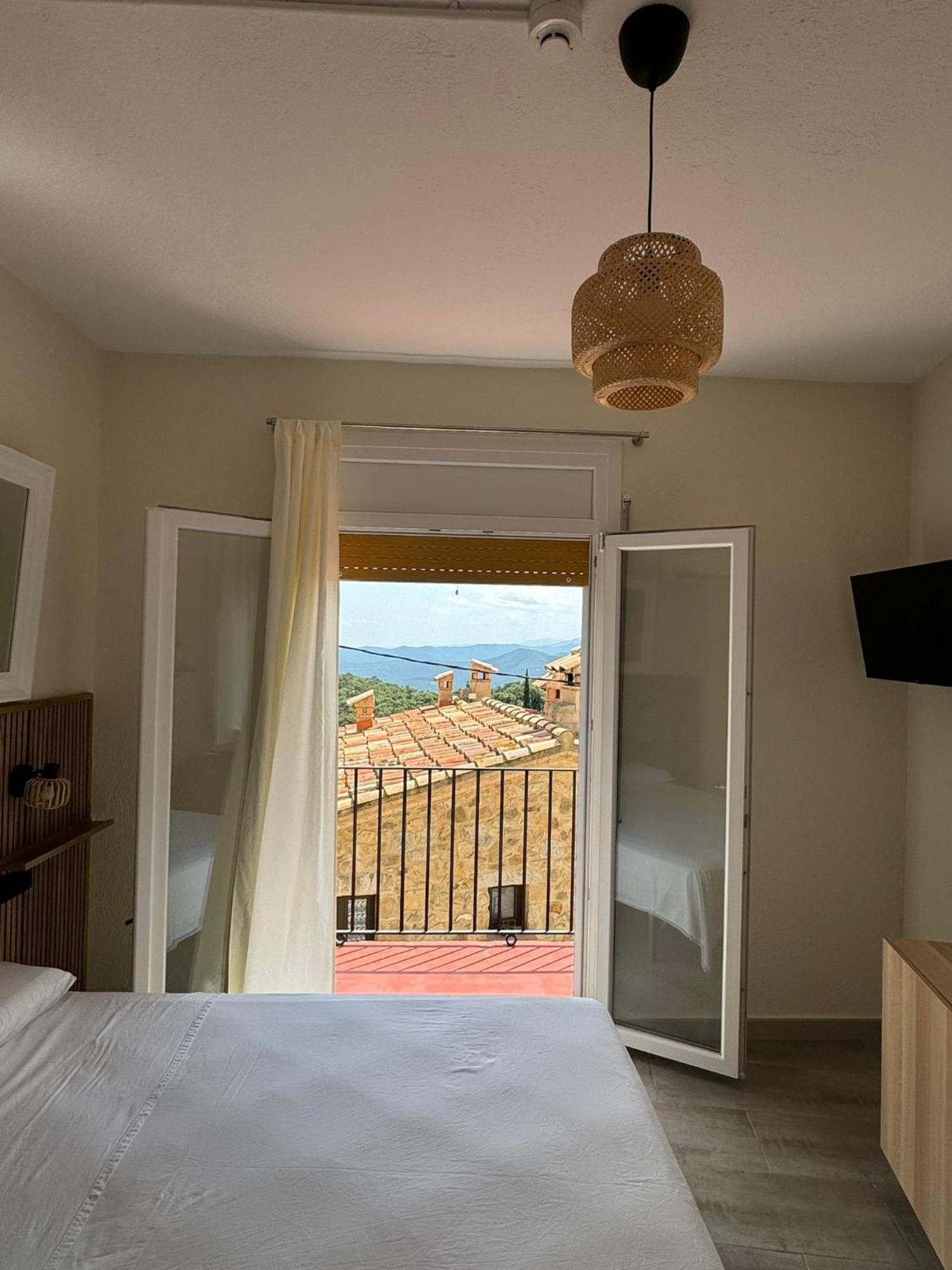 Hostal Restaurant Casa Comaulis La Vajol 外观 照片